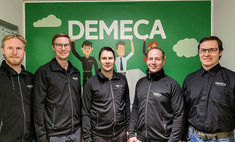 Demecan johtoryhmä: Sakari Vinkki tuotantojohtaja, Sami Vinkki myyntijohtaja, Tomi Haapakoski tuotekehitysjohtaja, Lauri Penninkangas huoltojohtaja ja Pekka Vinkki toimitusjohtaja.