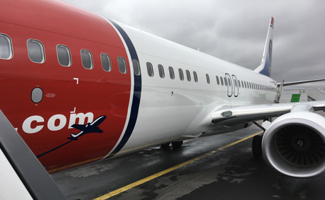 Helsingistä lensimme suoralla lennolla Dubliniin Norwegianin sinipunaisin siivin.