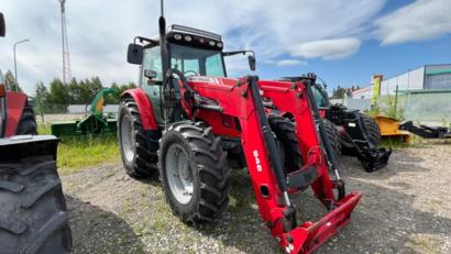 Massey-Ferguson 5455 -traktori etukuormaajalla