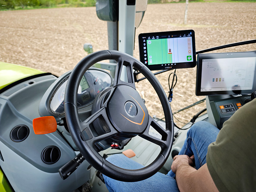 CHCNAV-kokonaisuus traktorissa.