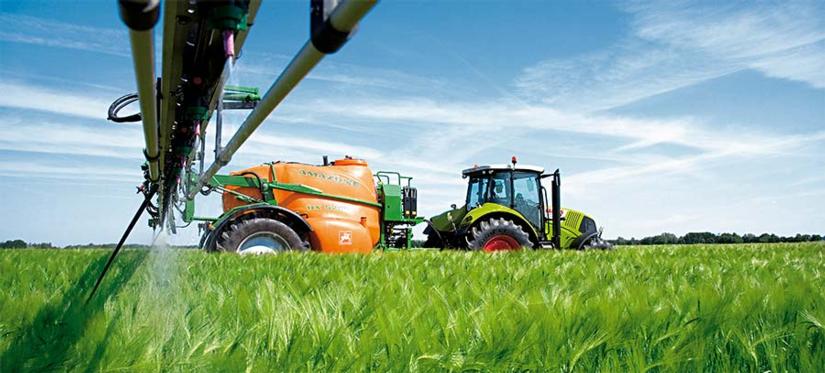 Claas, Amazone, kasvinsuojeluaineiden ruiskutus pellolla