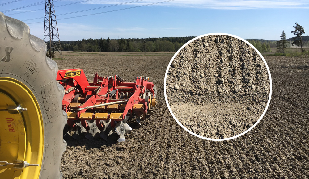 Kynnöksestä pöytätasaista muokkauspohjaa n. 3 cm työsyvyydellä.