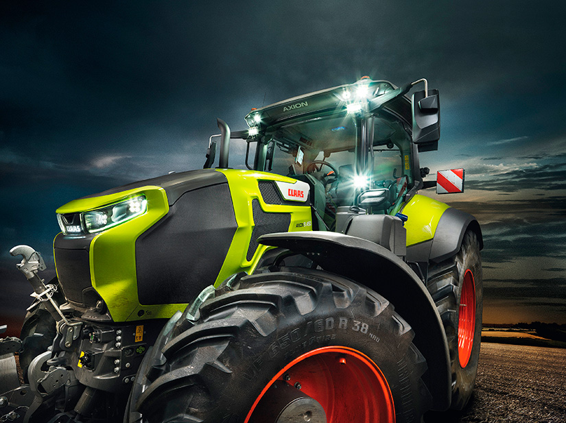 Claas Axion 9 -traktorin uusi Visor-ilme, eli valot ja uusi konepeitto kuvattuna.