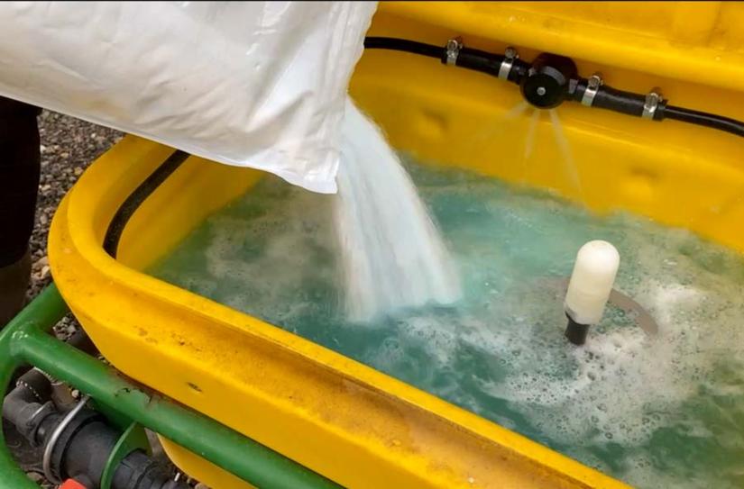 YaraVita CROPLIFTin sekoittaminen veteen