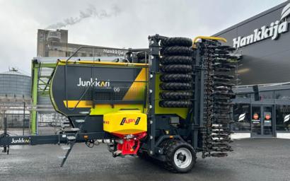 Junkkari W700 -kylvölannoitin APV PS500M2 -piensiemenlaitteella