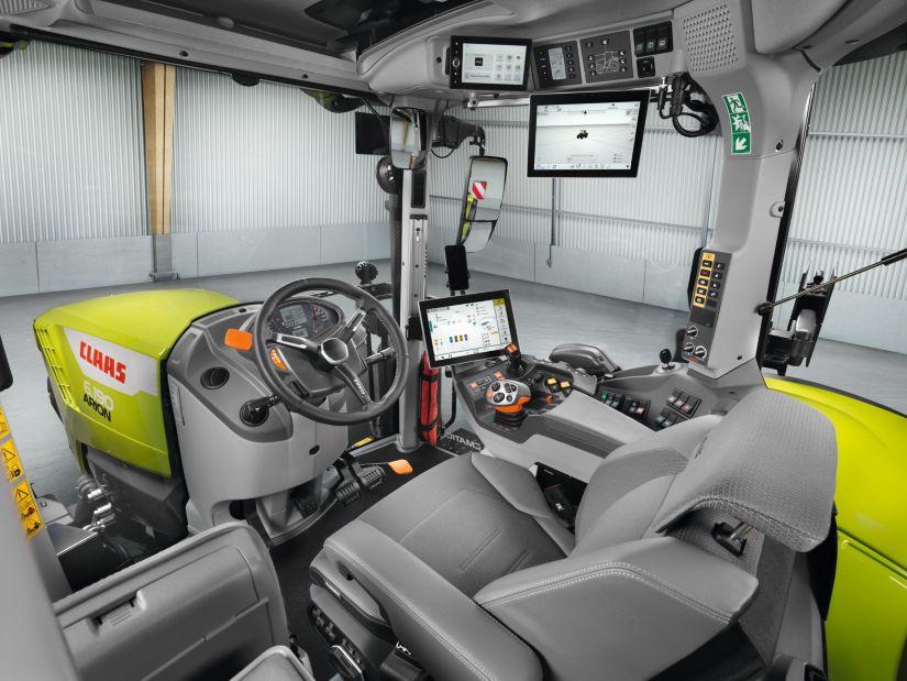 ARION 6 CMATIC ohjaamo