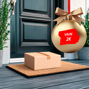 Pahvilaatikkopaketti jätetty ulko-oven taakse. Joulupallossa punaisella teksti Vain 2 €.