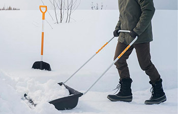 Fiskars SnowXpert lumikola, lumentyönnin, lumilapio