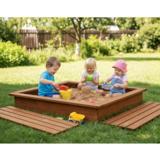 Hiekkalaatikko kannella, suodatinkankaalla ja hiekalla ruskea