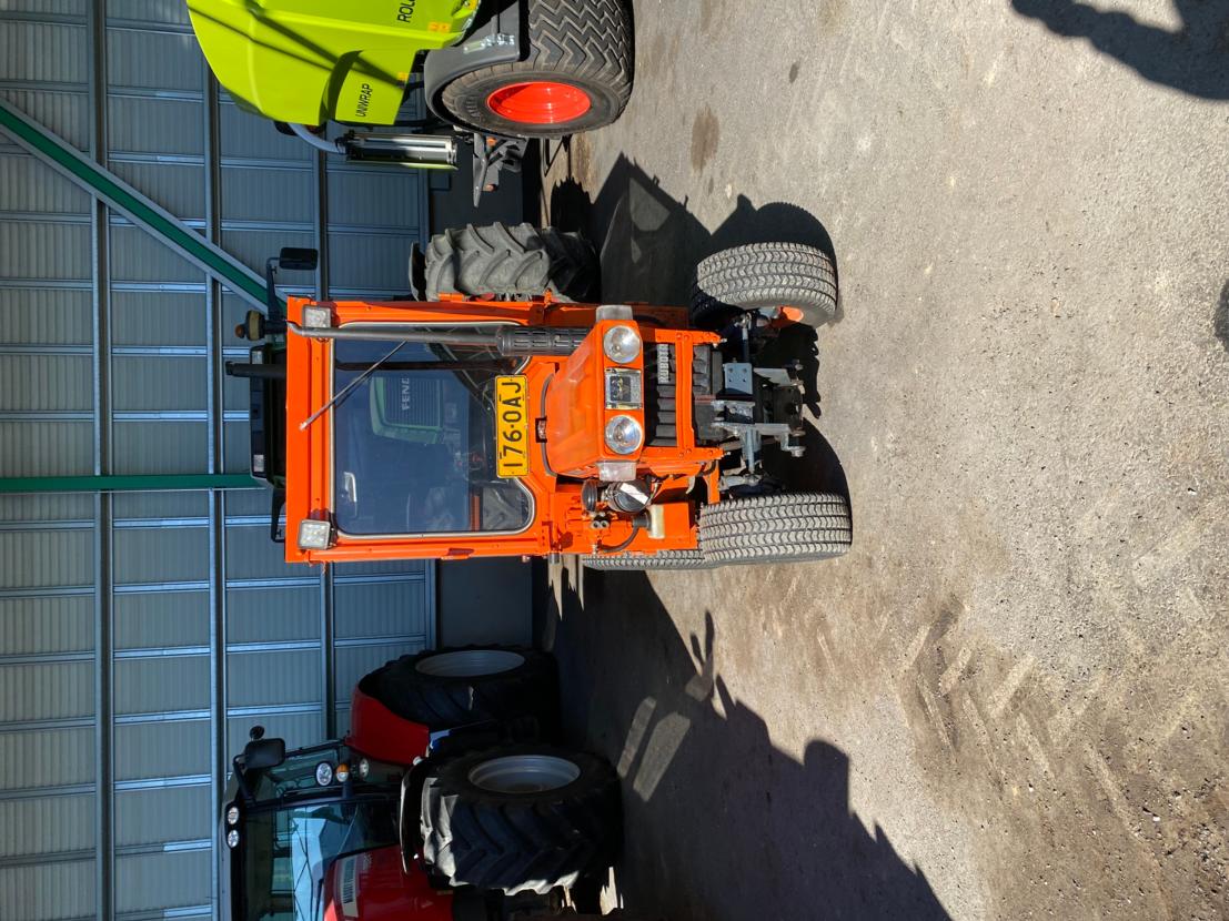 Kubota B7100