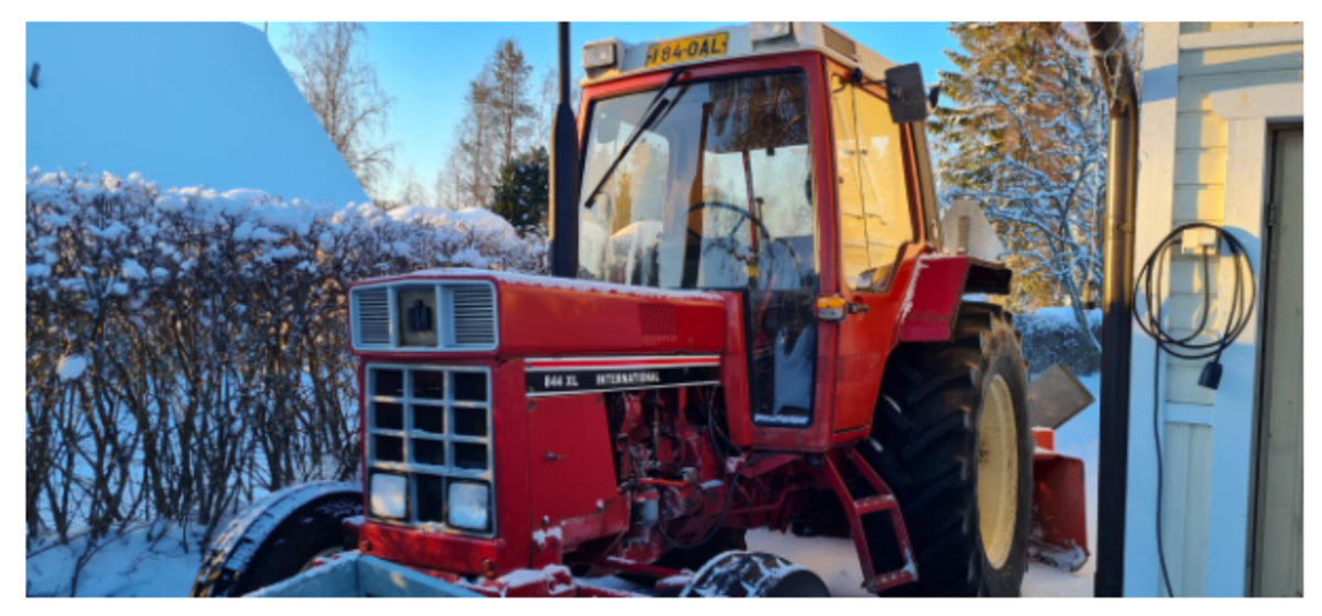 International 844