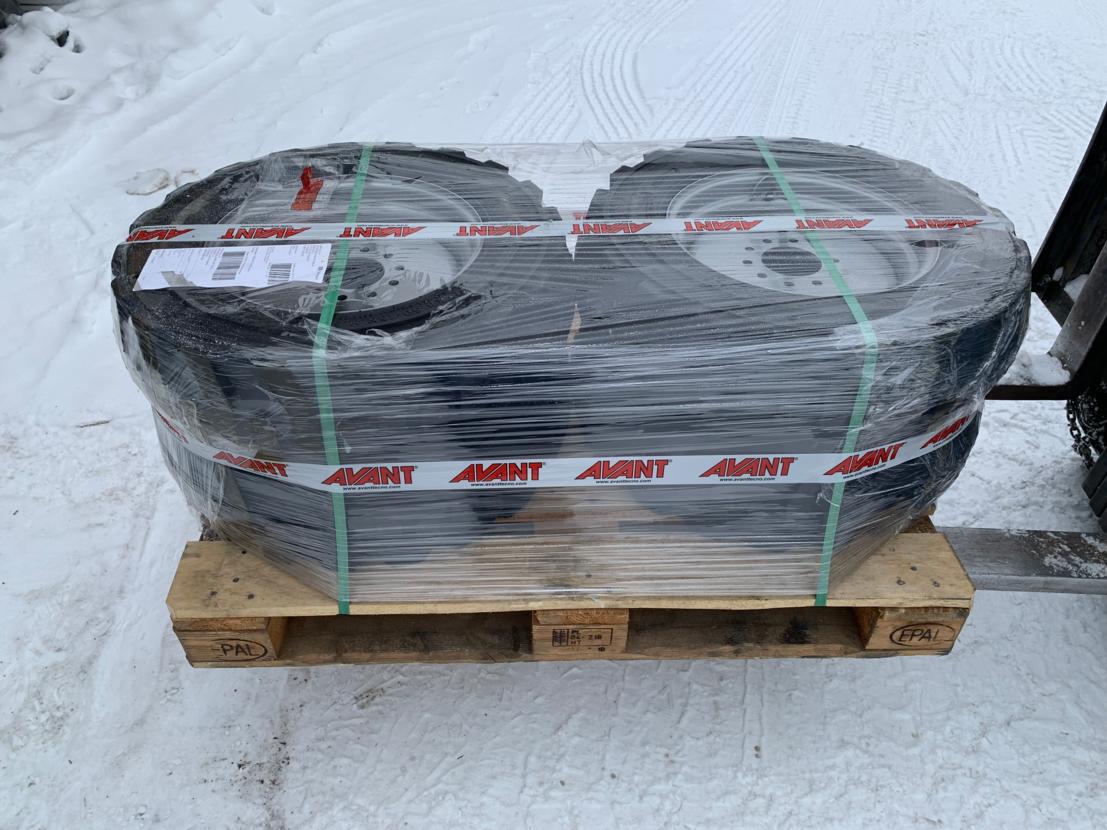 Pienkuormaajavarusteet Rengas+vanne 27x8,5 4 Kpl