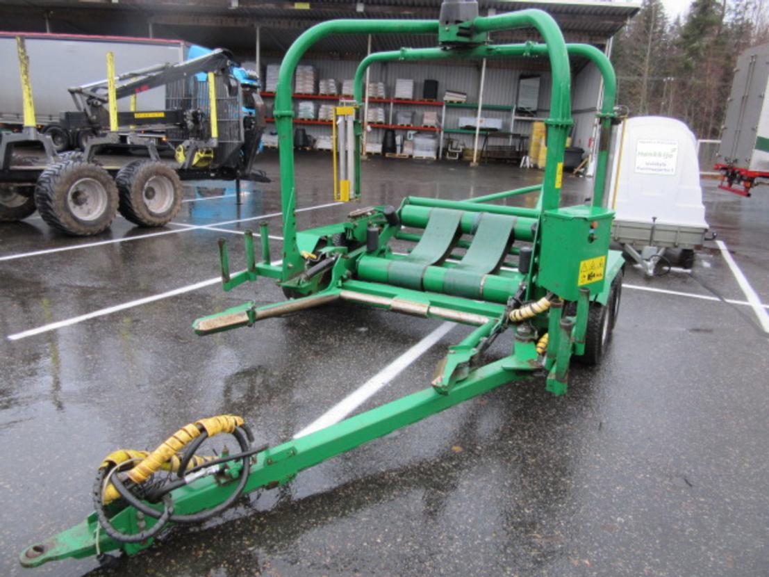 Agronic 1025.2 Paalinkääntäjällä