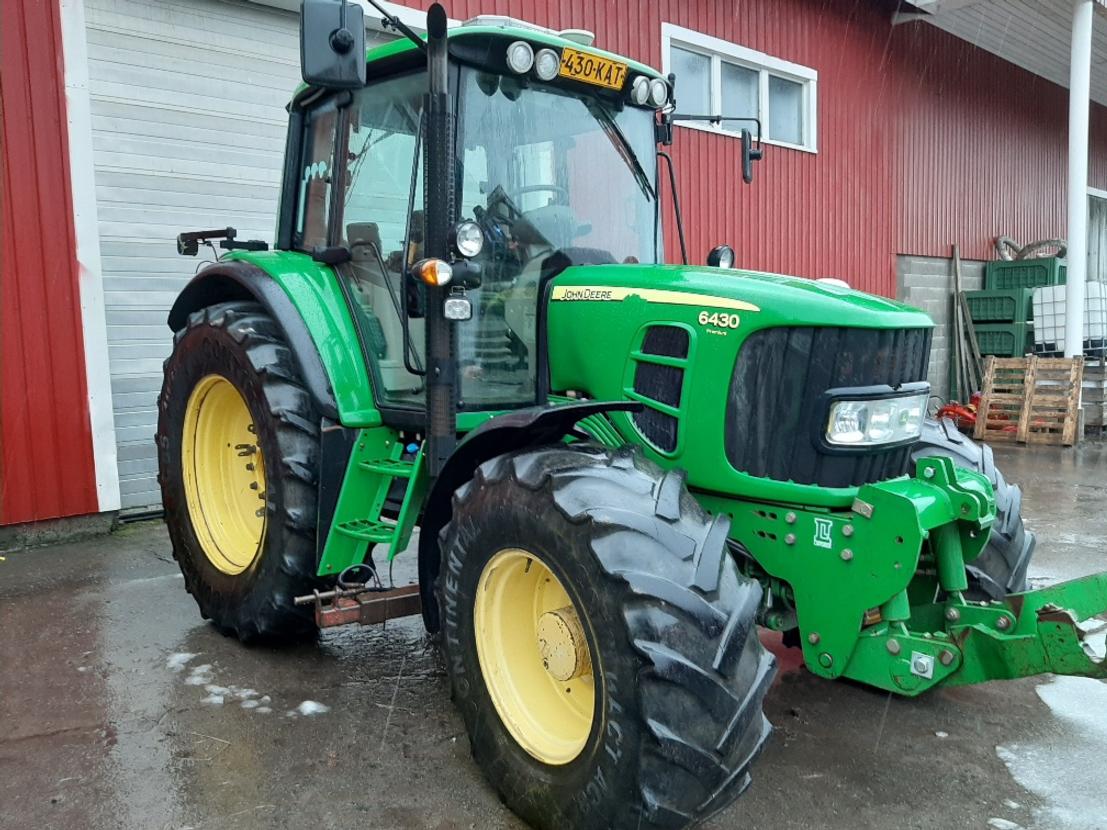 John Deere 6430