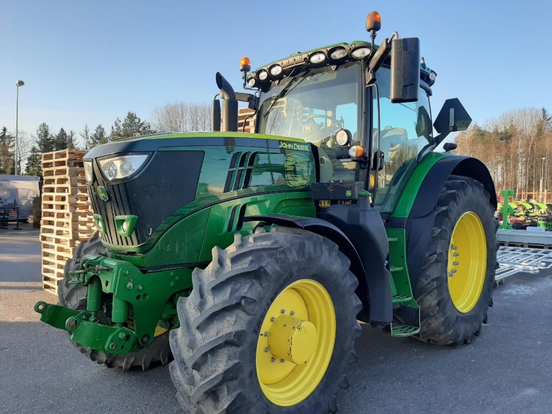 John Deere 6215r Traktori
