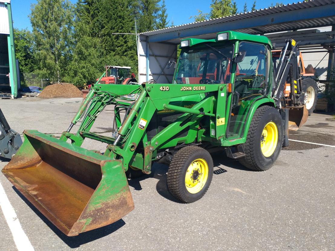 John Deere 4410+kaivuri+kauha