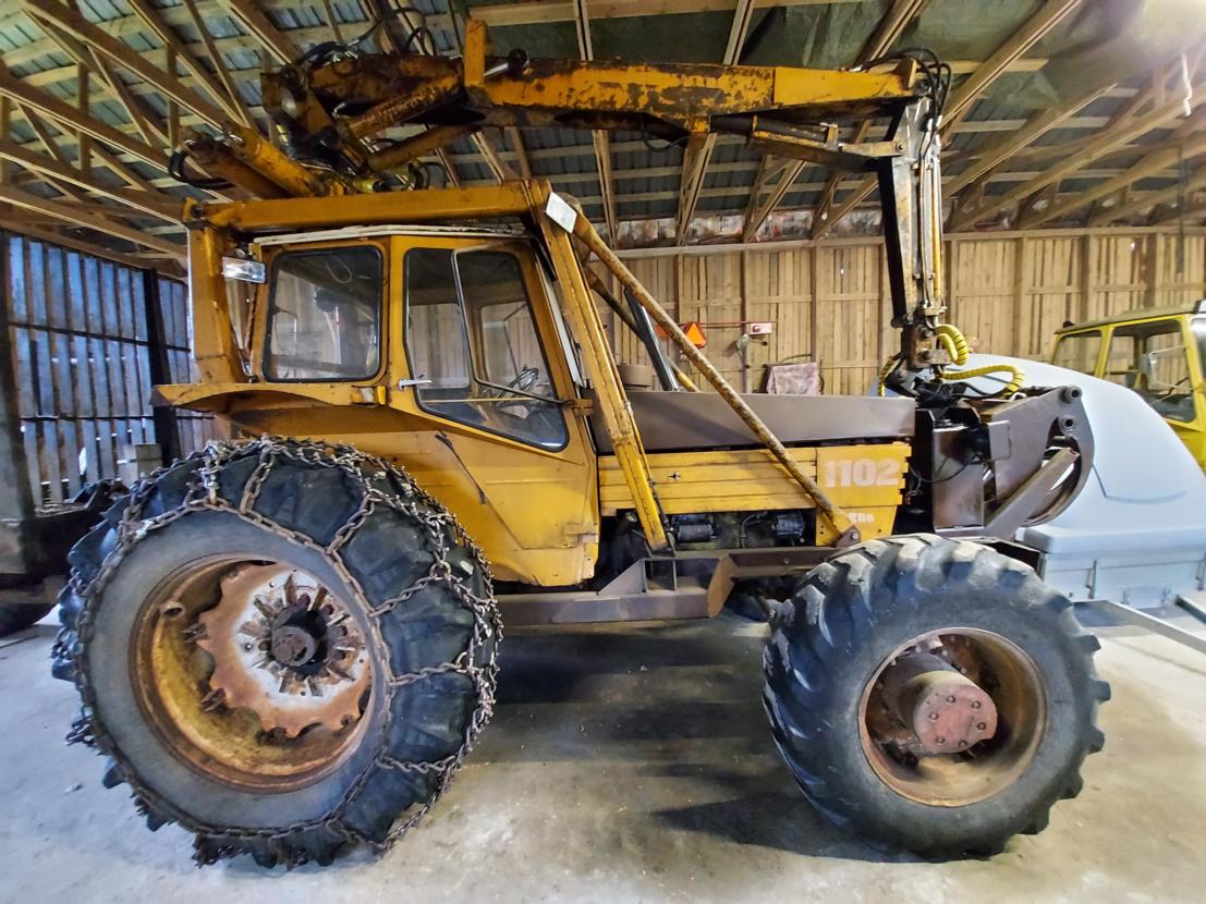 Valmet 1102+kuormain+vaunu