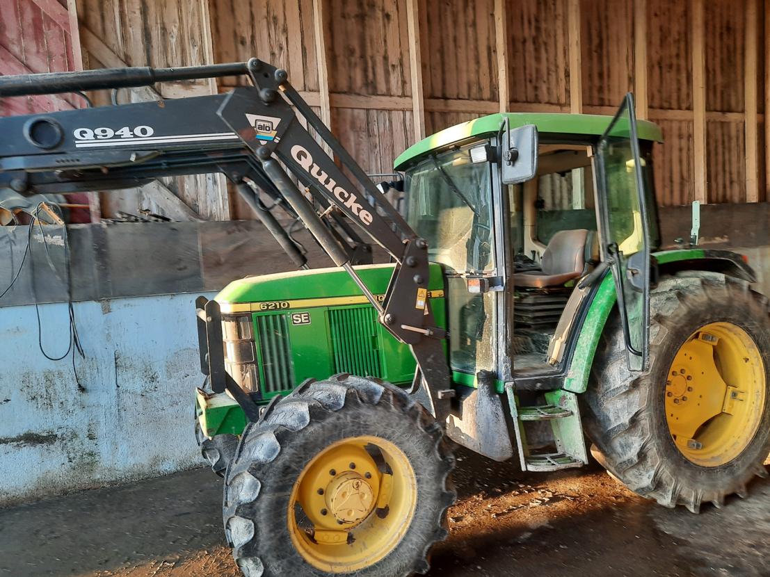 John Deere 6210
