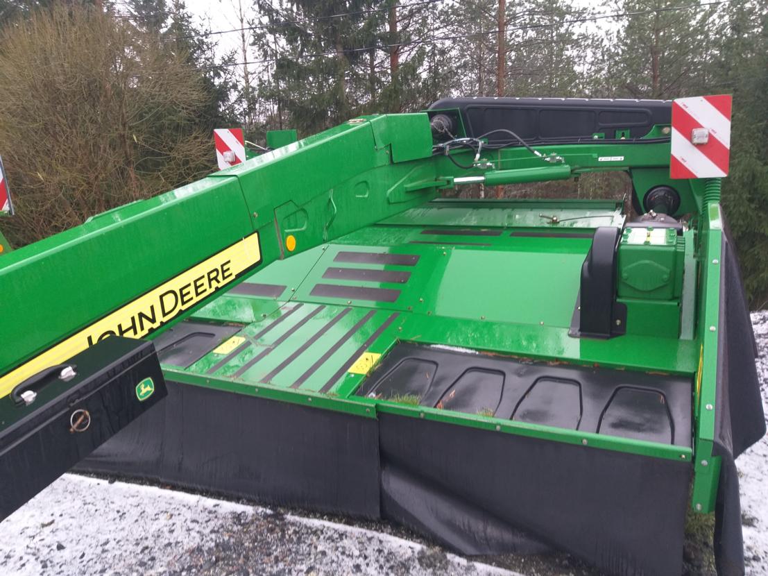 John Deere 835