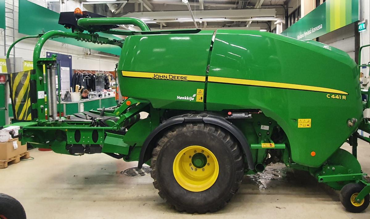 John Deere C441r