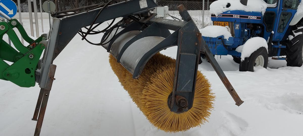 Stark Ah 2500 Harjalaitteet Teiden Ja Pihojenhoito Vaihtokone Kaytetty Vaihtokoneet Hankkija Fi