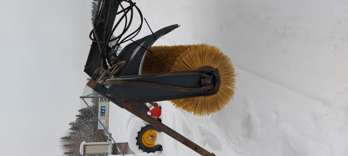 Stark Ah 2500 Harjalaitteet Teiden Ja Pihojenhoito Vaihtokone Kaytetty Vaihtokoneet Hankkija Fi