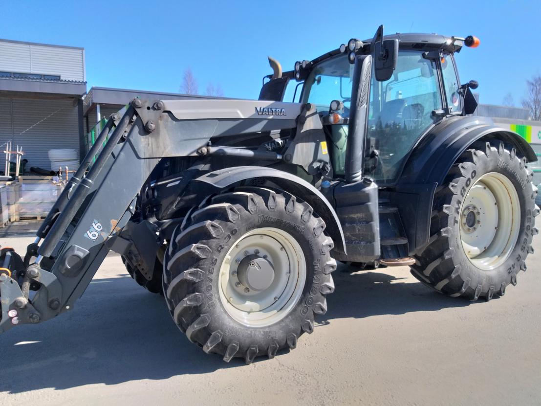 Valtra 194t Versu +etukuormaaja