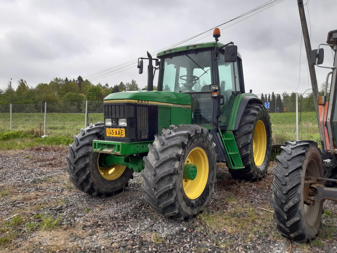 John Deere 6600