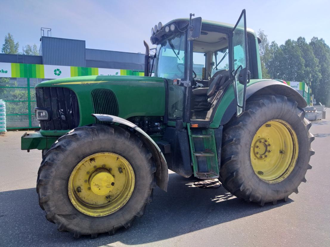 John Deere 6920