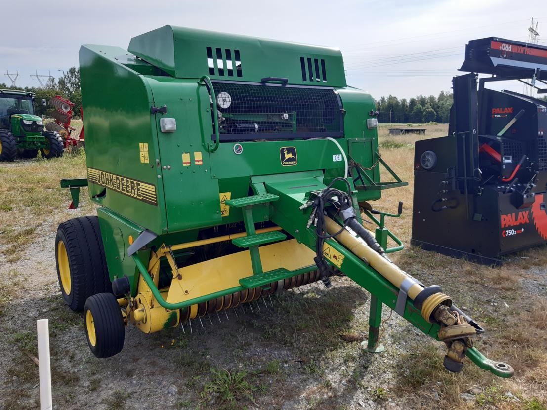 John Deere 575