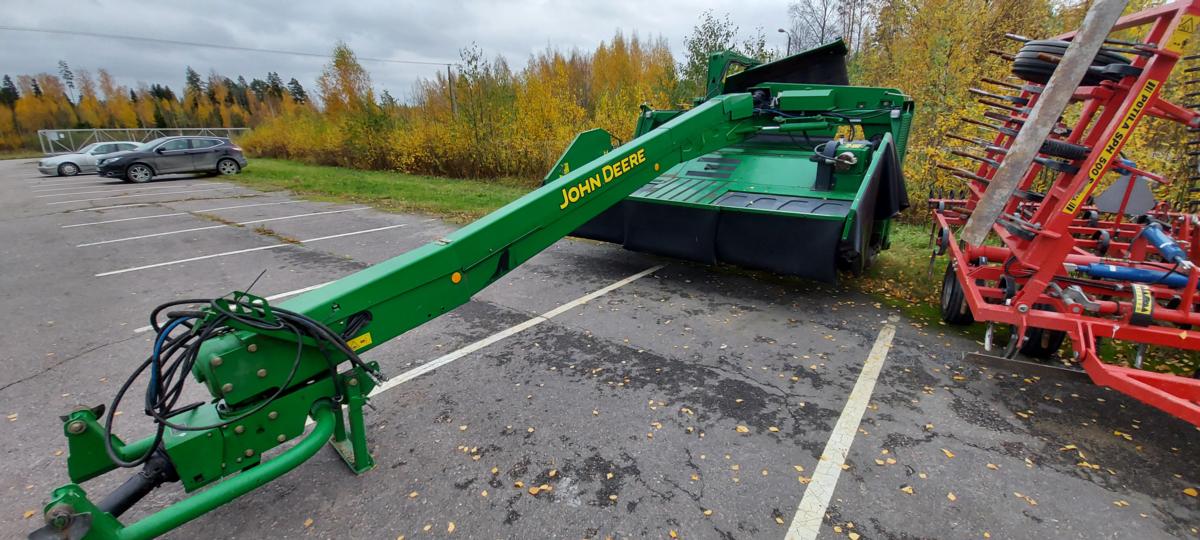 John Deere 735 Mattoperällä