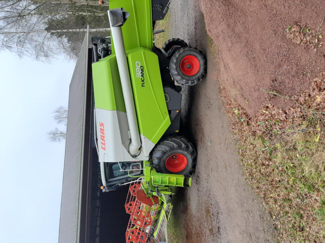 Claas Tucano 320