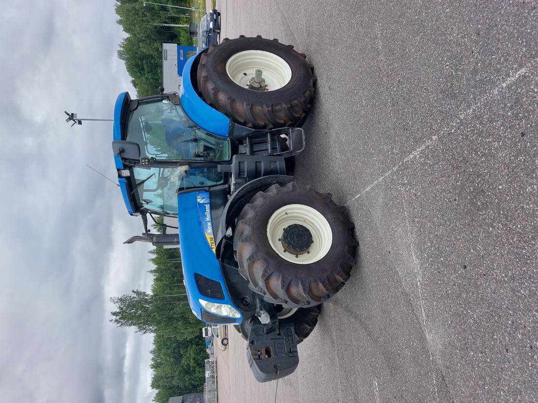 New Holland 7030