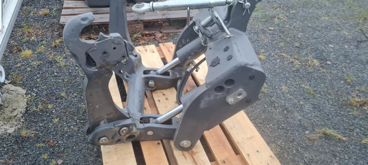 Traktorivarusteet Sauter Nostolaite Claas