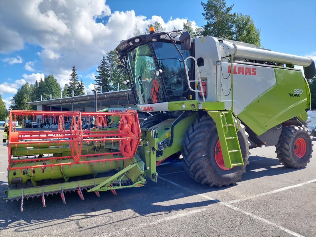 Claas Tucano 320