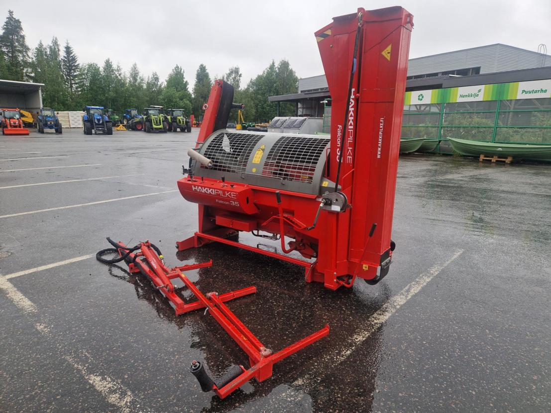Hakki 35 Falcon Puunnostimella