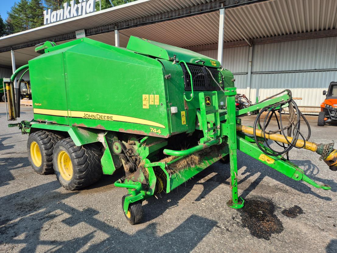 John Deere 744 Premium