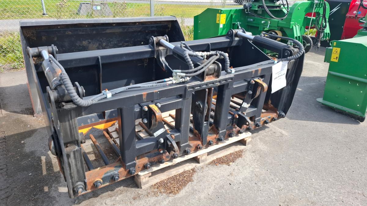 Rehunkäsittely Quicke Silocut 220
