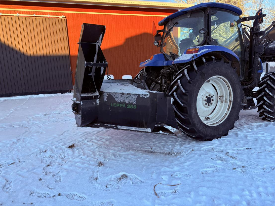 Muu Merkki Leppä 255 Nivelakselilla