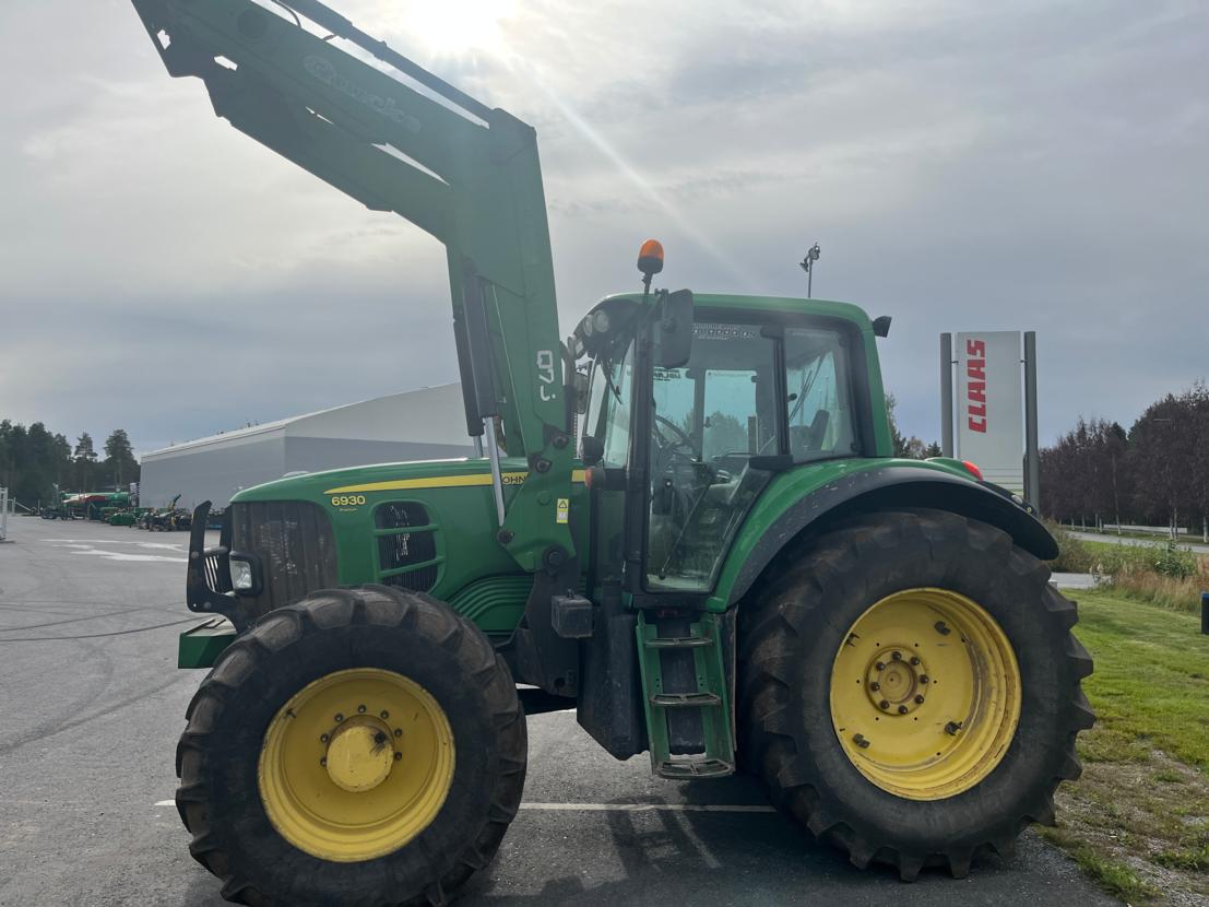 John Deere 6930
