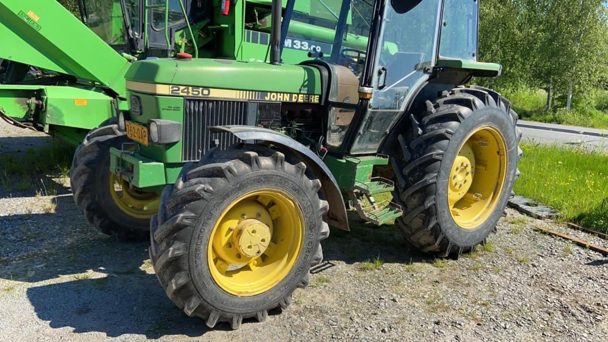 John Deere 2450