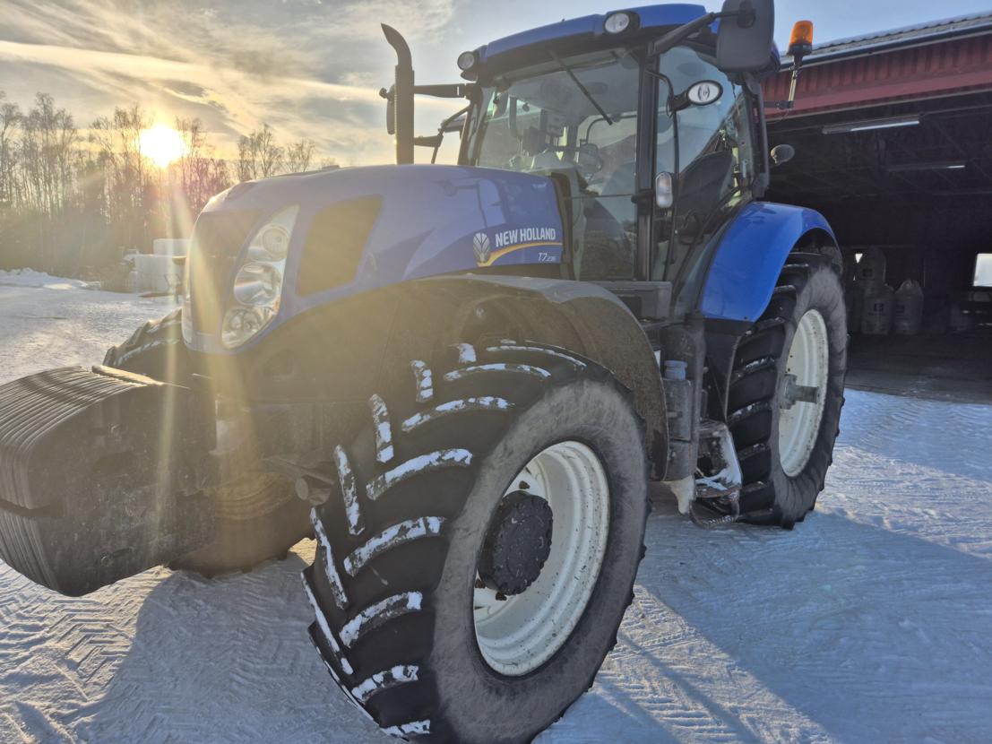 New Holland T7.235