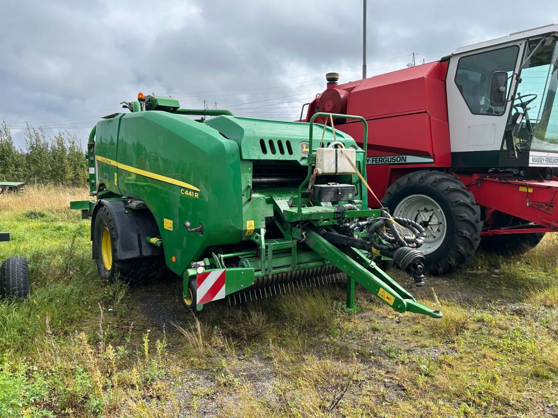 John Deere C441