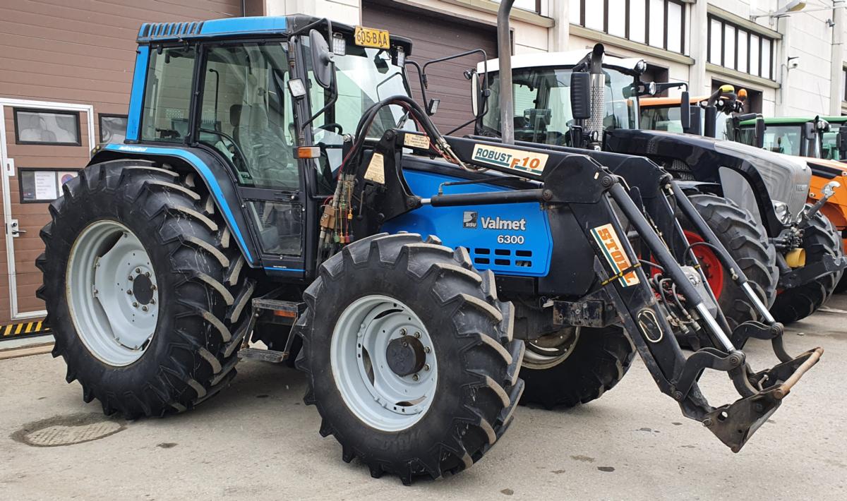 Valtra 6300 +stoll Robust F10