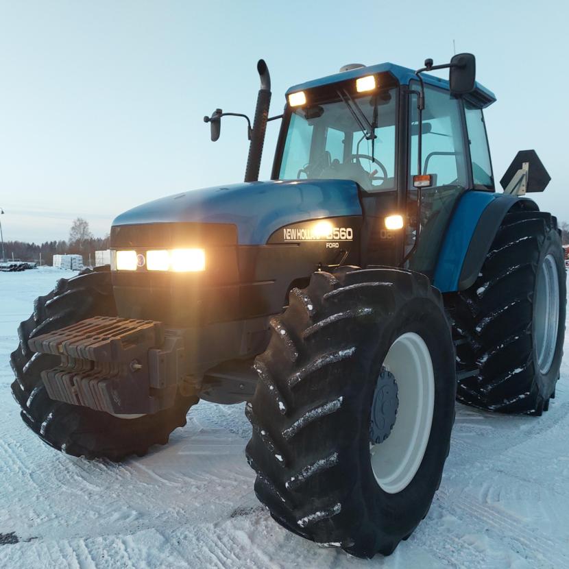New Holland 8560