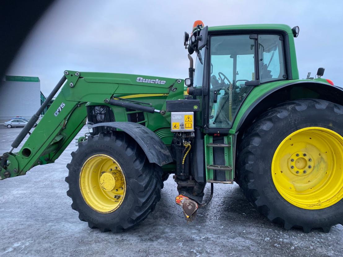 John Deere 7530