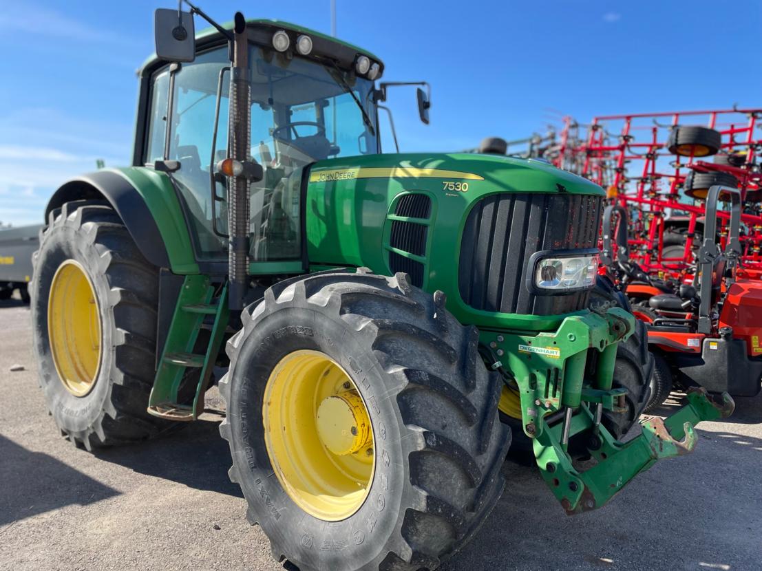 John Deere 7530