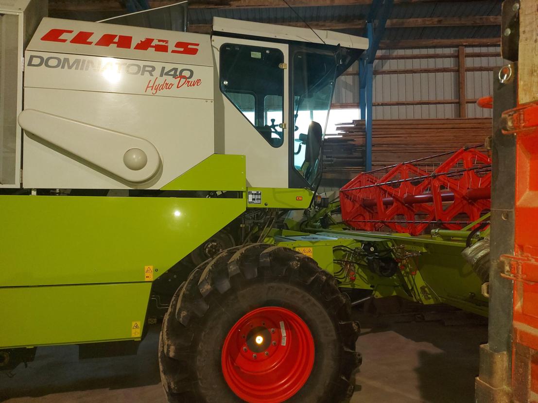 Claas Dominator 140
