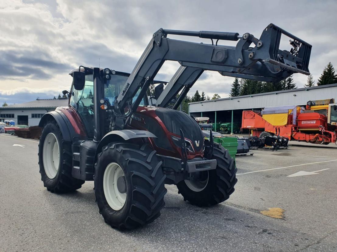 Valtra T144 Smarttouhc D65 Ek