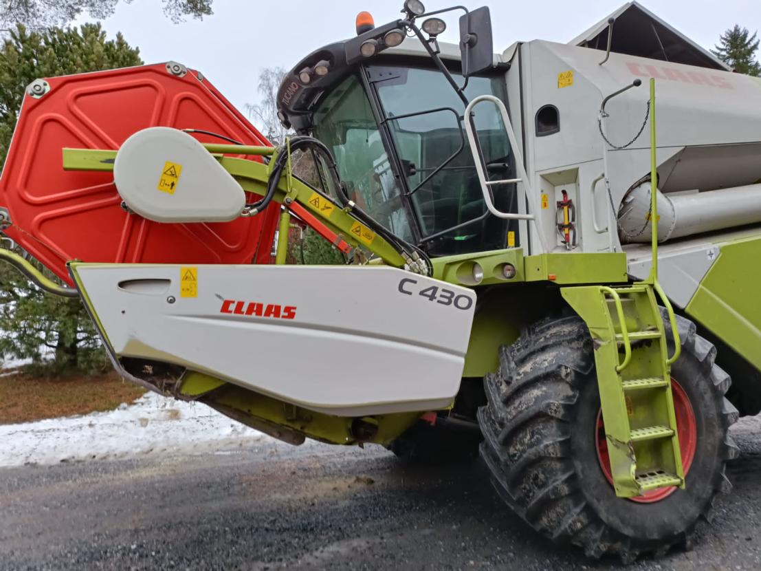Claas Tucano 320